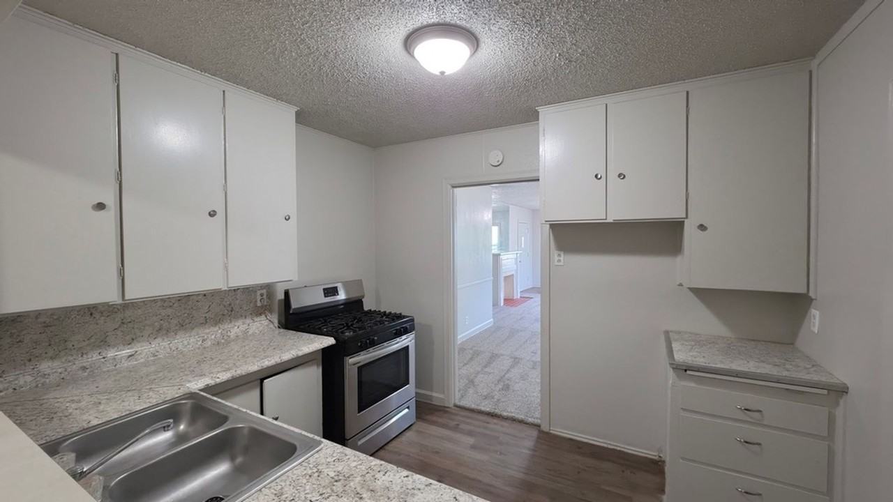 913 S Rusk St - Photo 7 of 20