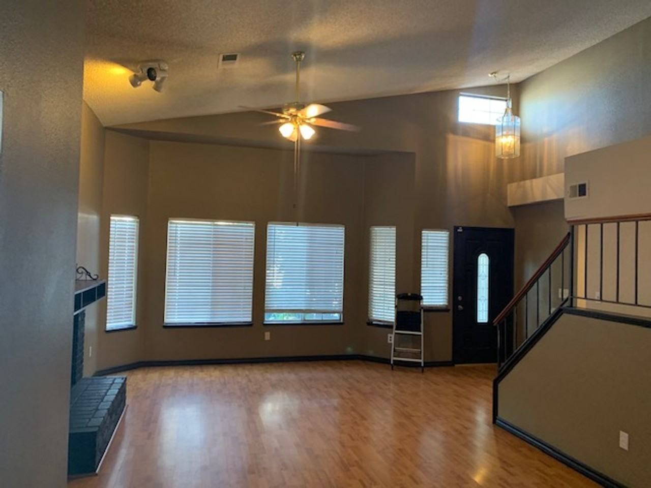 5609 Silver Crossing St - Photo 3 of 27