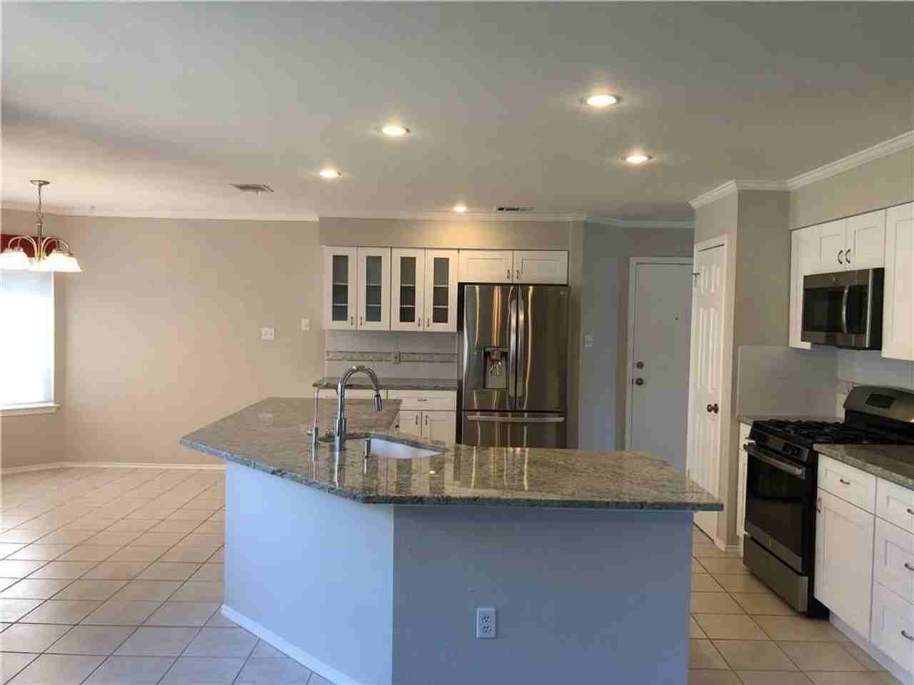 13200 Amasia Dr - Photo 2 of 32