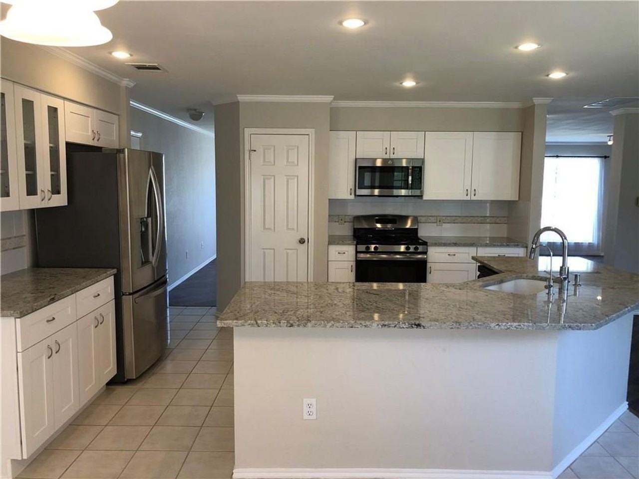 13200 Amasia Dr - Photo 3 of 32