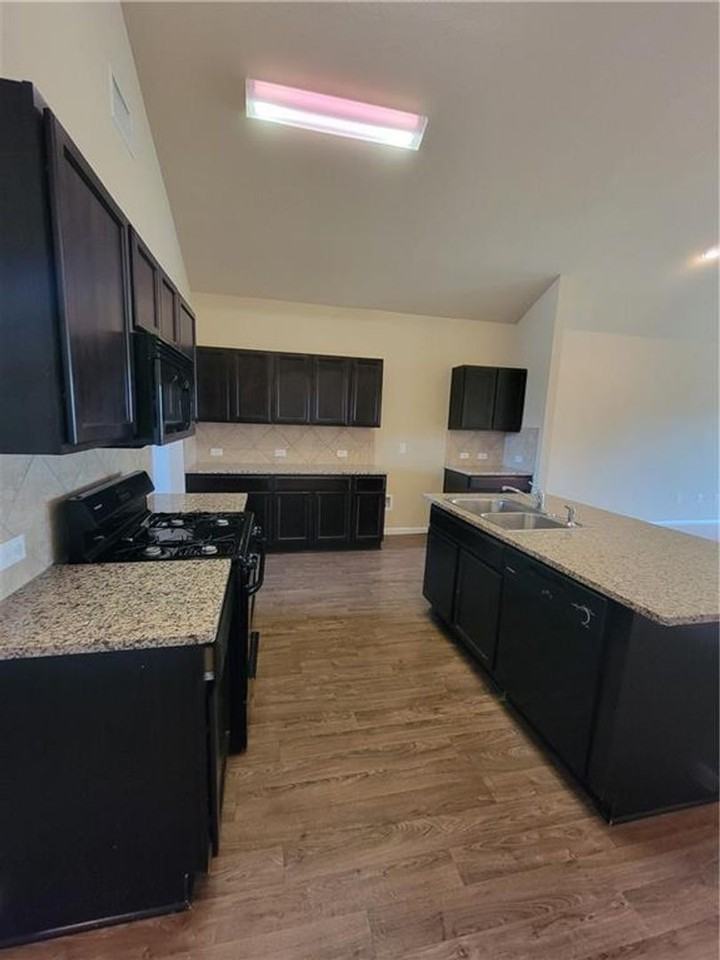 408 Luna Vista Dr - Photo 3 of 26