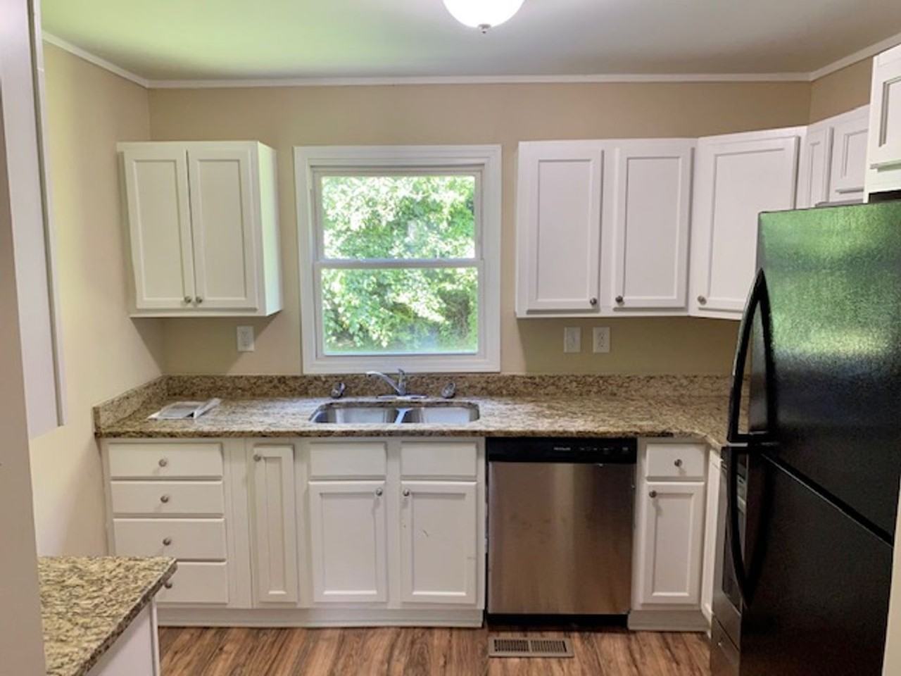 2112 Sycamore St Sw - Photo 2 of 12