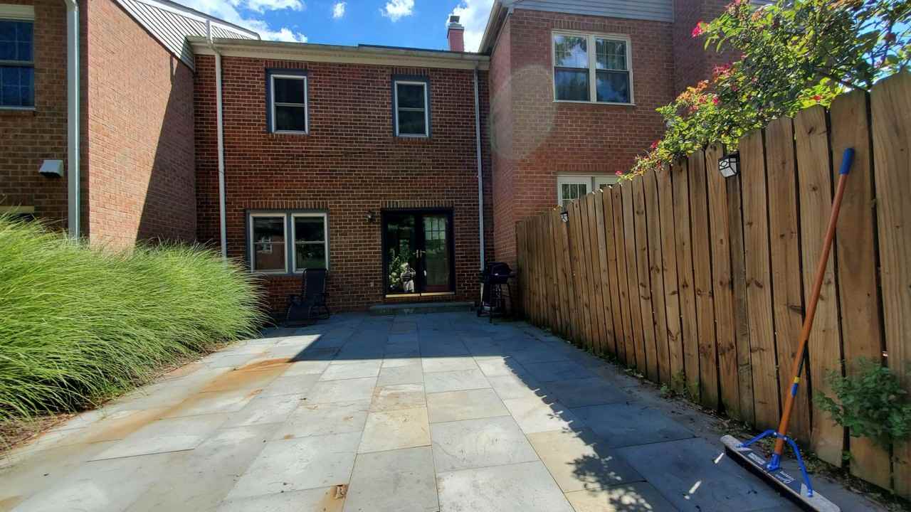 7526 Heatherton Ln - Photo 3 of 5