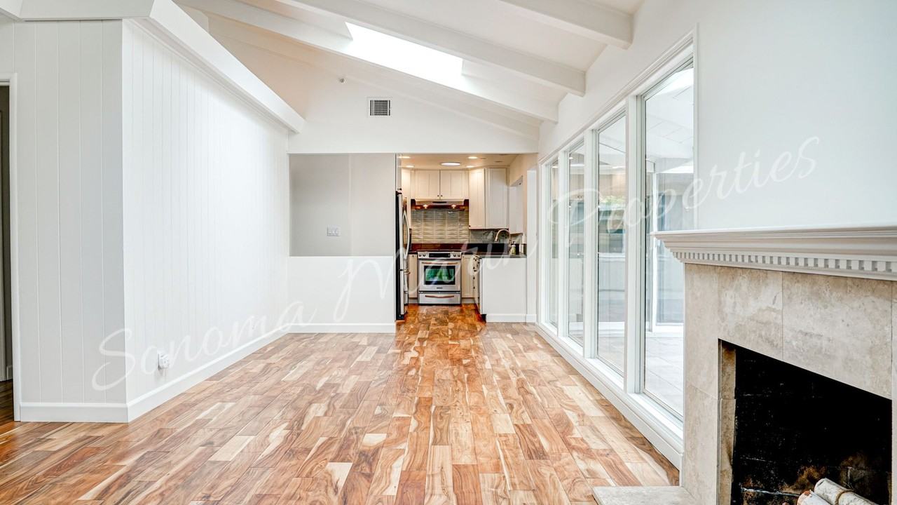 269 Karen Way - Photo 5 of 34