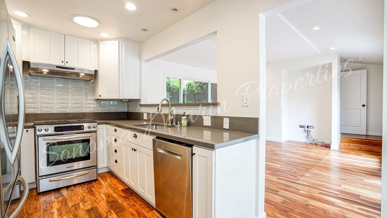 269 Karen Way - Photo 6 of 34