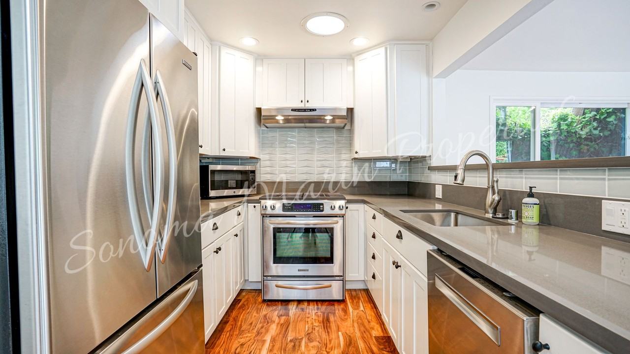 269 Karen Way - Photo 7 of 34