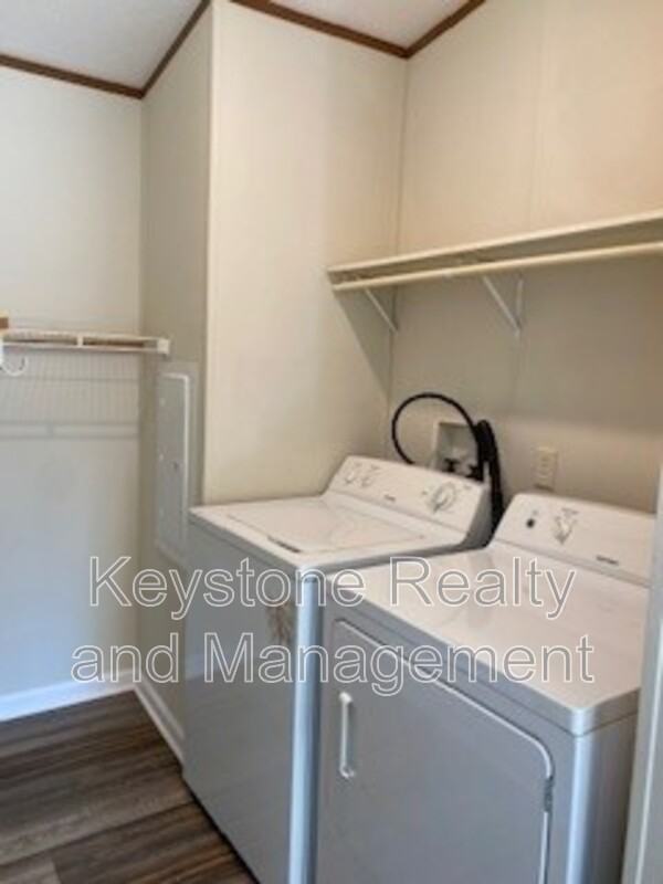230 Alabama Ave - Photo 2 of 10
