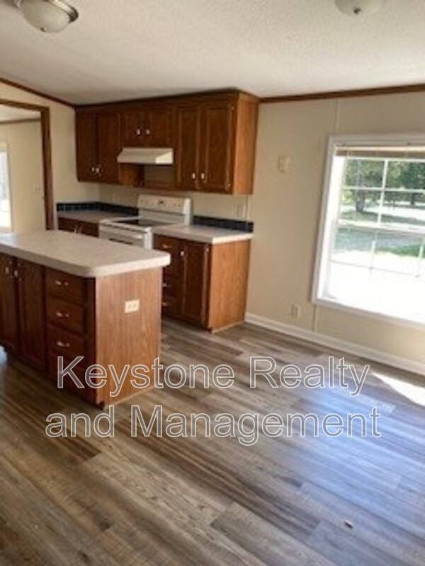 230 Alabama Ave - Photo 3 of 10