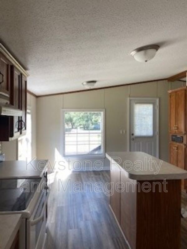230 Alabama Ave - Photo 4 of 10