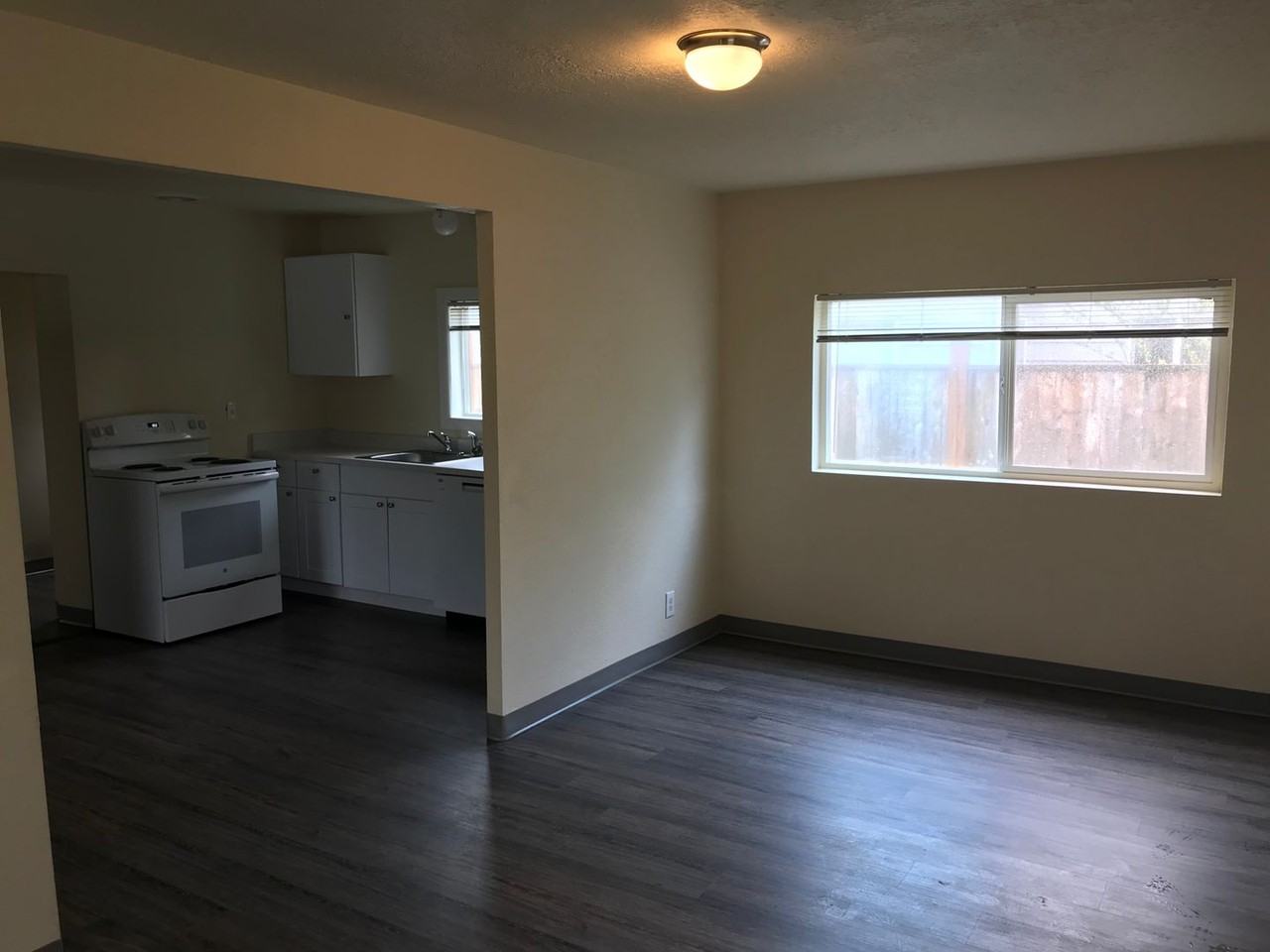 1087 E St - Photo 4 of 17