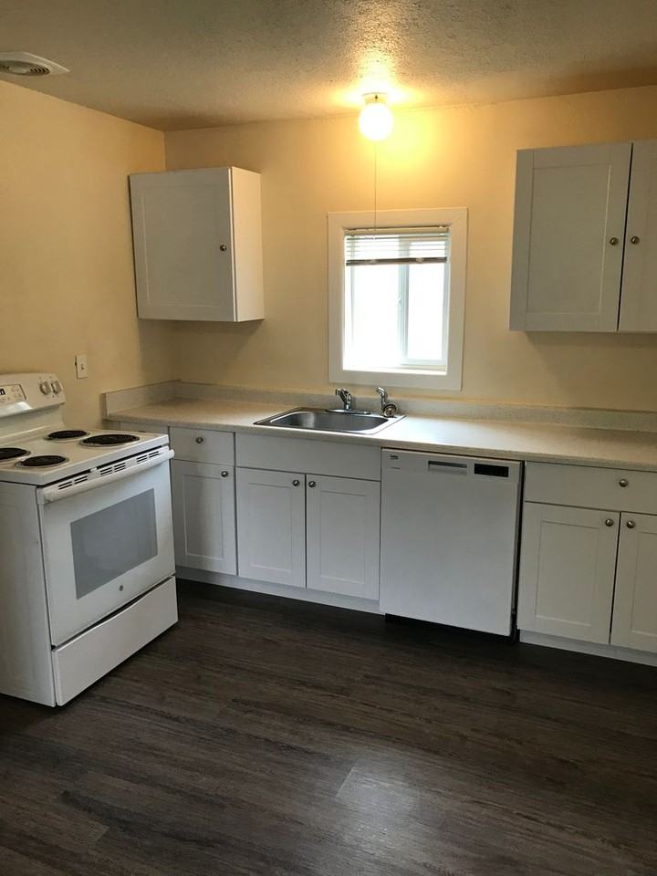 1087 E St - Photo 5 of 17