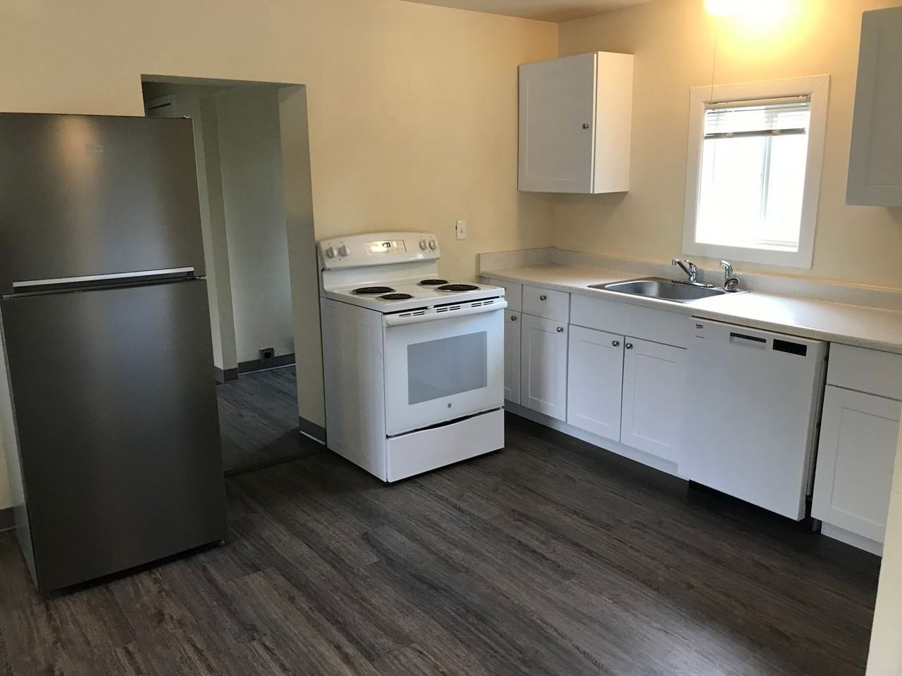 1087 E St - Photo 6 of 17