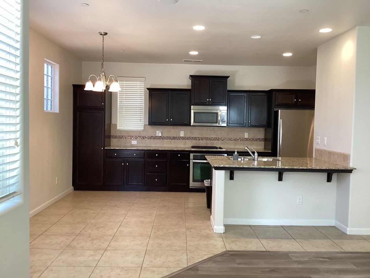 7009 N Harmony Dr - Photo 6 of 44