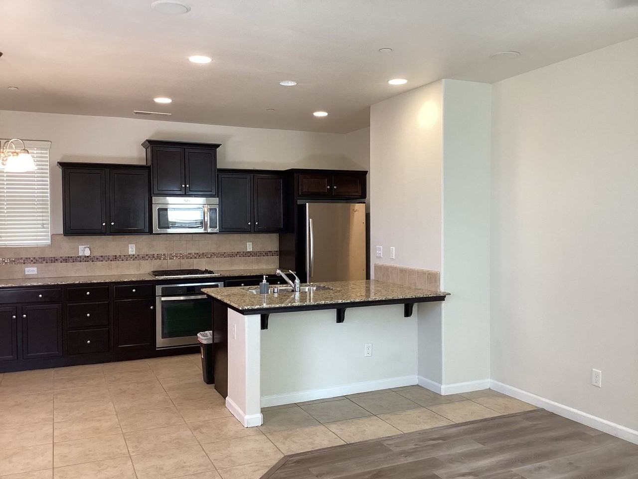 7009 N Harmony Dr - Photo 7 of 44