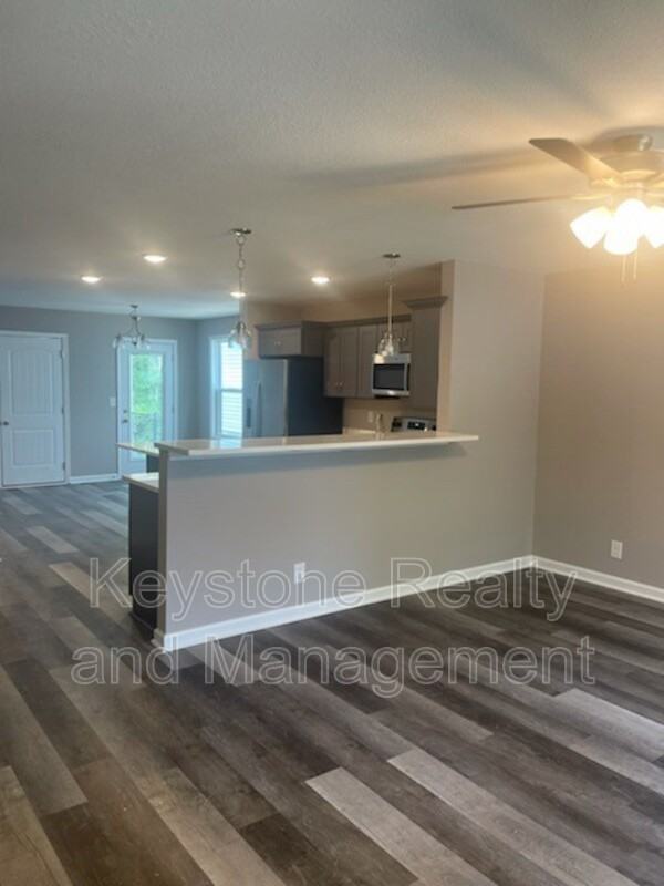 718 Perkins Ave - Photo 3 of 6