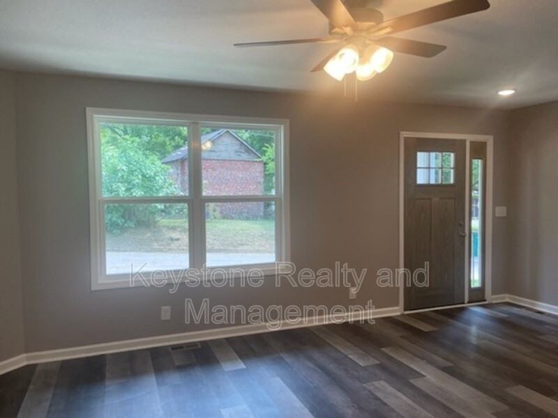 718 Perkins Ave - Photo 4 of 6