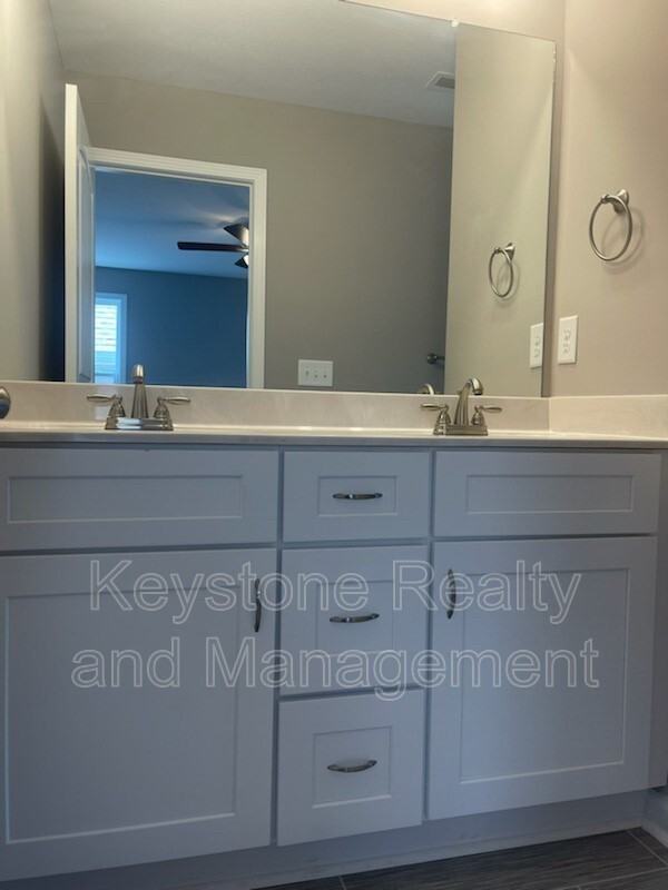 718 Perkins Ave - Photo 5 of 6
