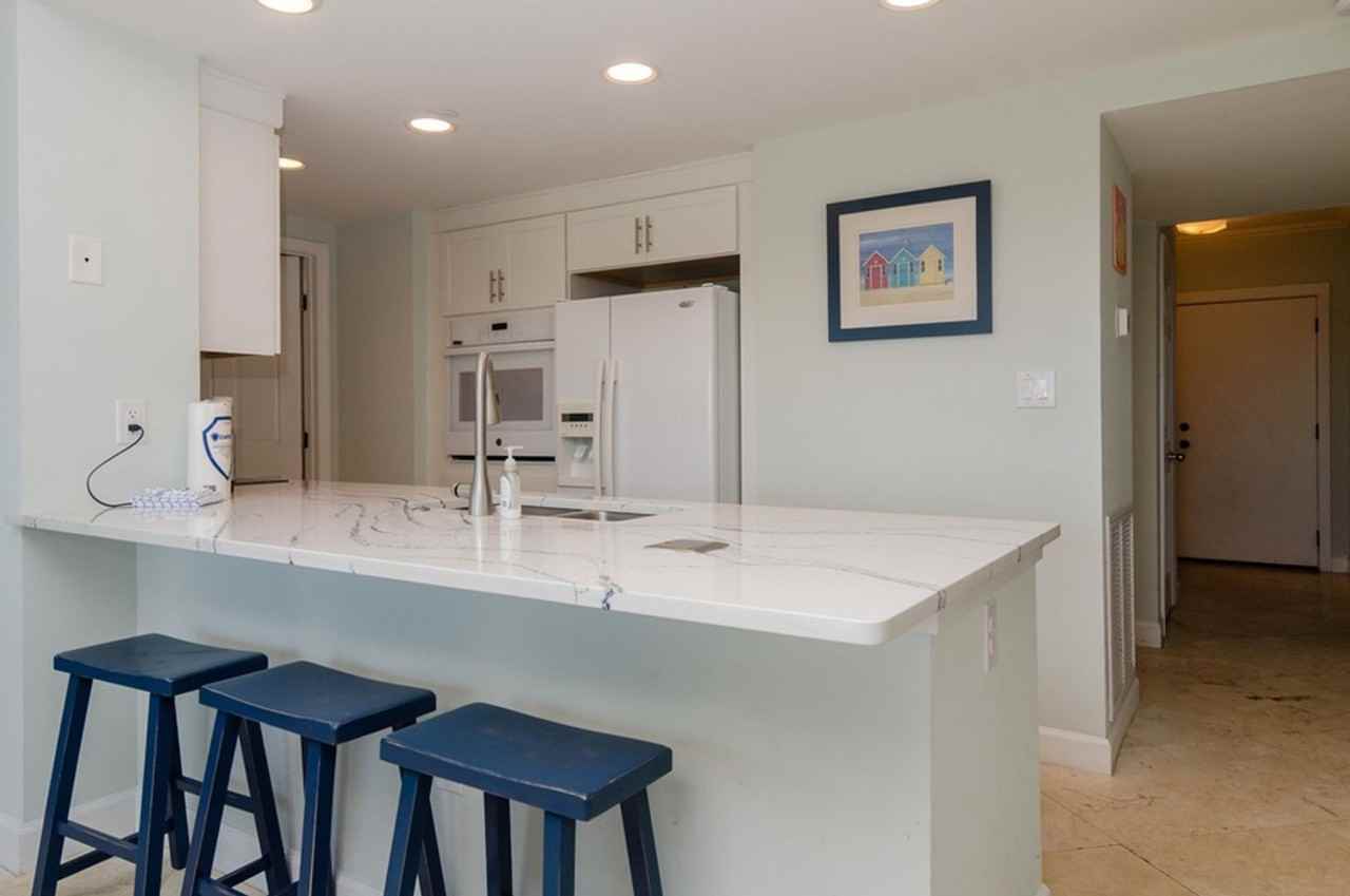 2400 Lumina Ave N - Photo 3 of 42