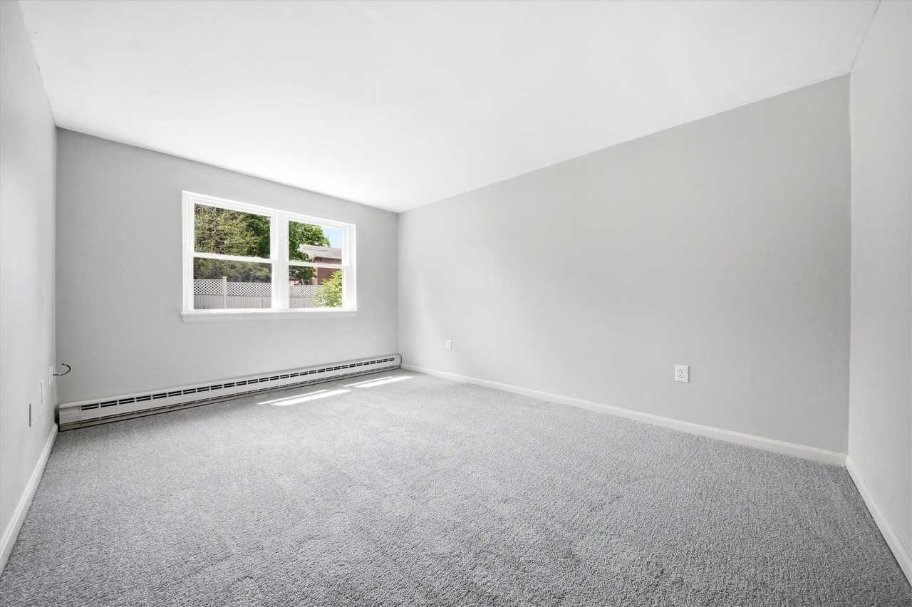 504 River Rd - Photo 6 of 18