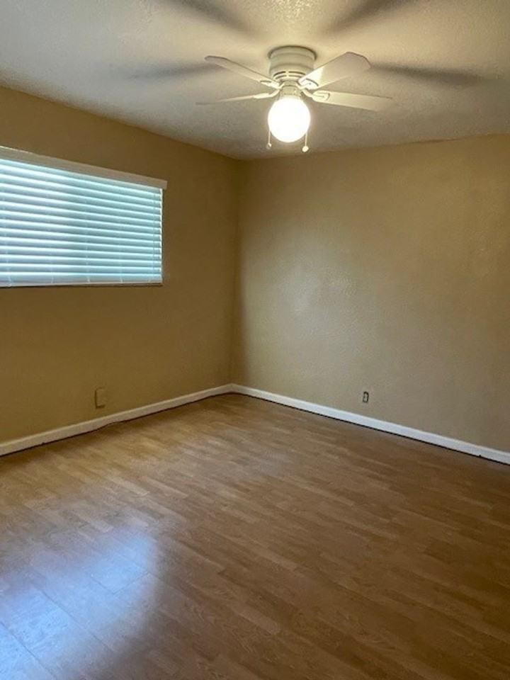 17677 Kram Ct - Photo 4 of 32