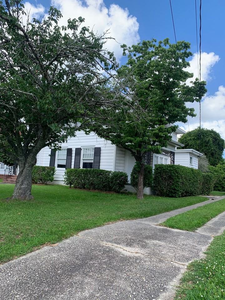 23 Colonial Dr - Photo 2 of 46
