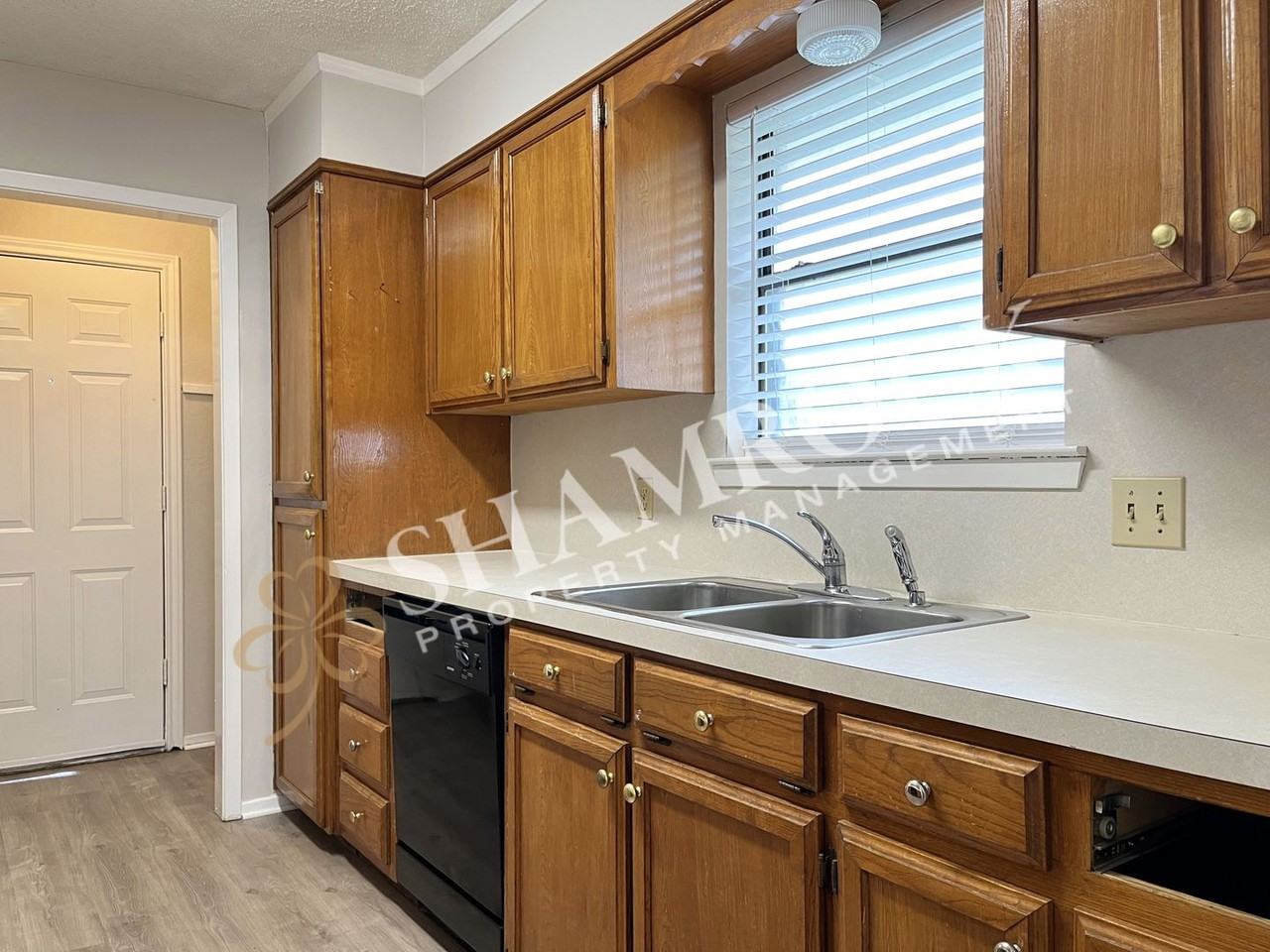 9004 Regal Dr - Photo 4 of 15
