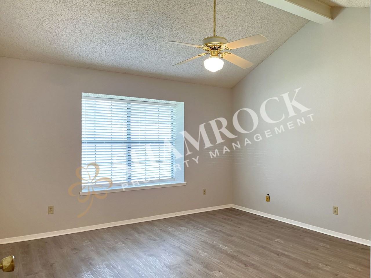 9004 Regal Dr - Photo 6 of 15