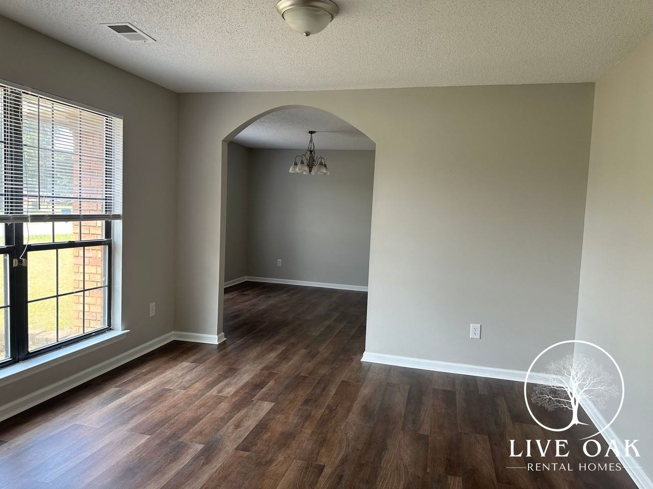 1304 Crossgate Ct - Photo 5 of 10