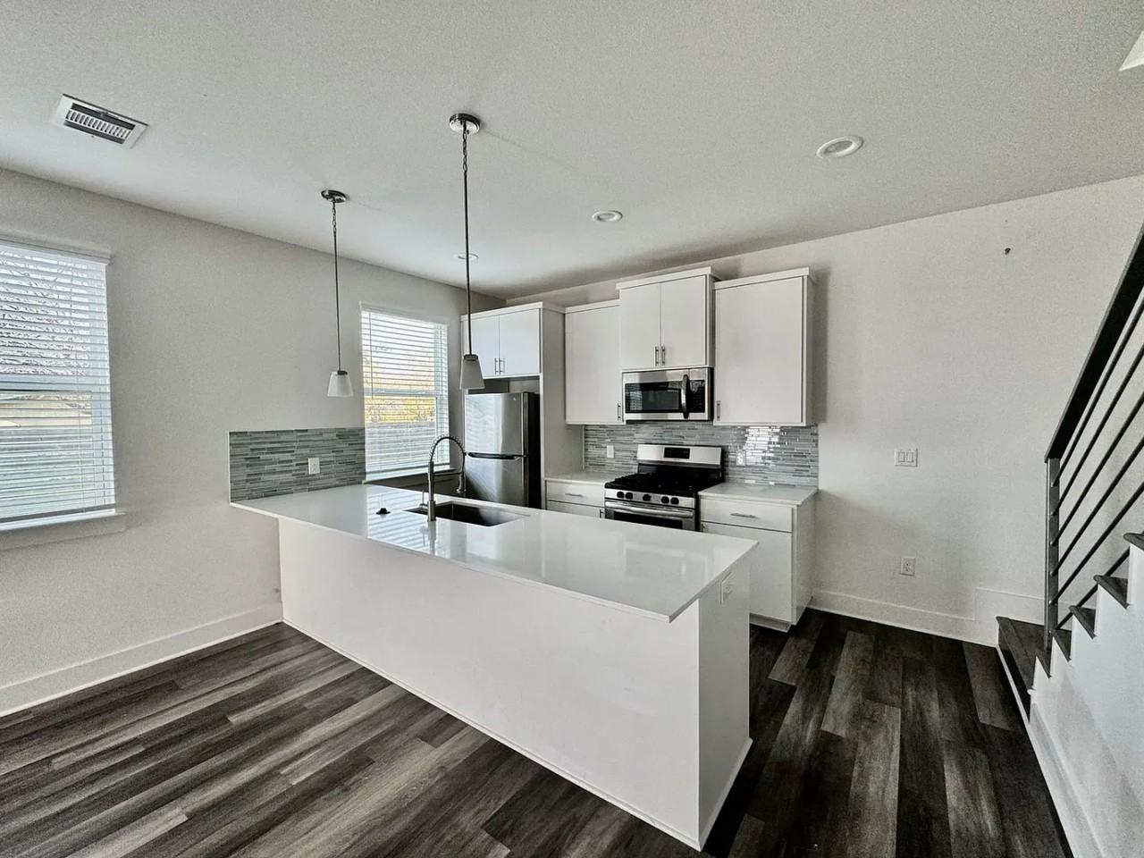 6410 Porter St - Photo 5 of 22