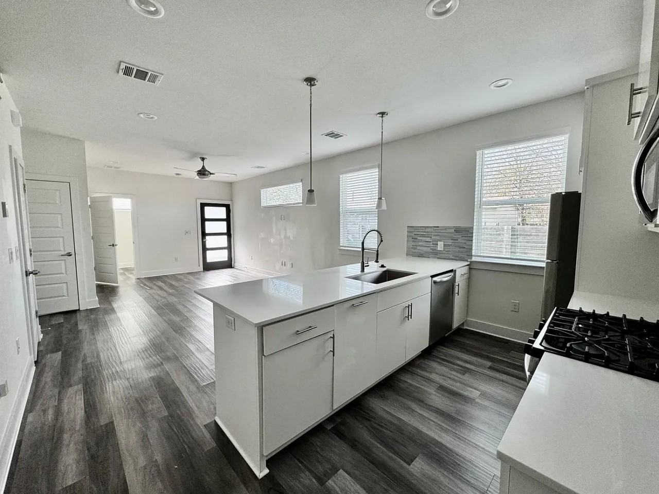6410 Porter St - Photo 6 of 22