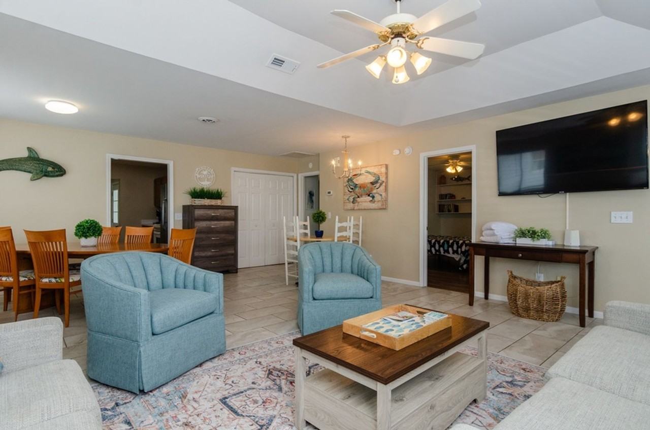 741 Fort Fisher Blvd N - Photo 5 of 50