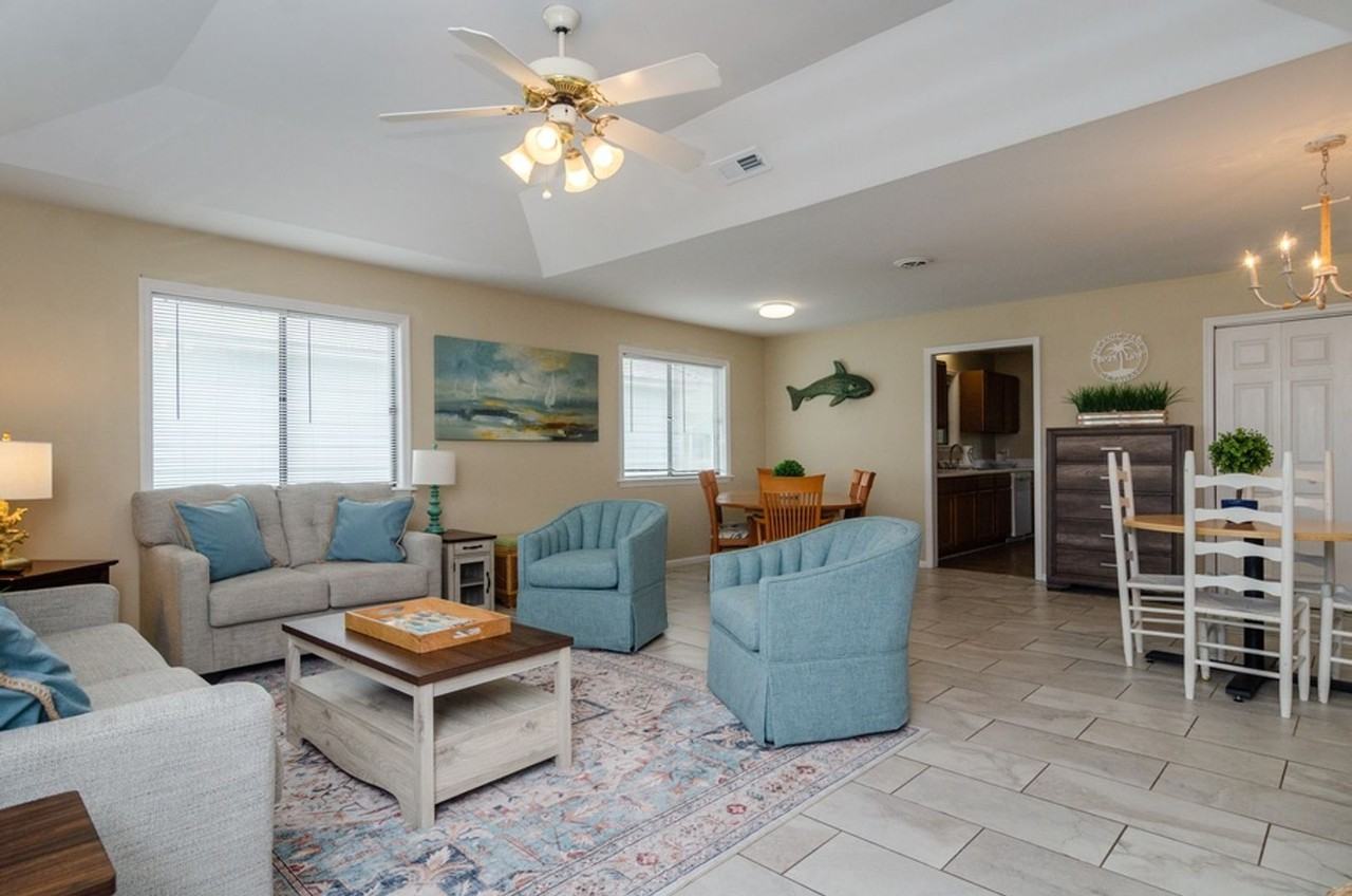 741 Fort Fisher Blvd N - Photo 6 of 50