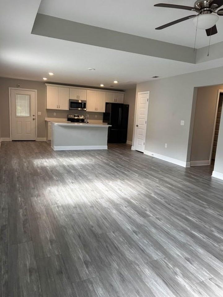 3154 Maple St - Photo 3 of 13