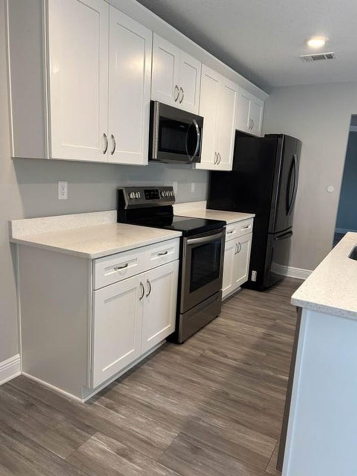 3154 Maple St - Photo 4 of 13