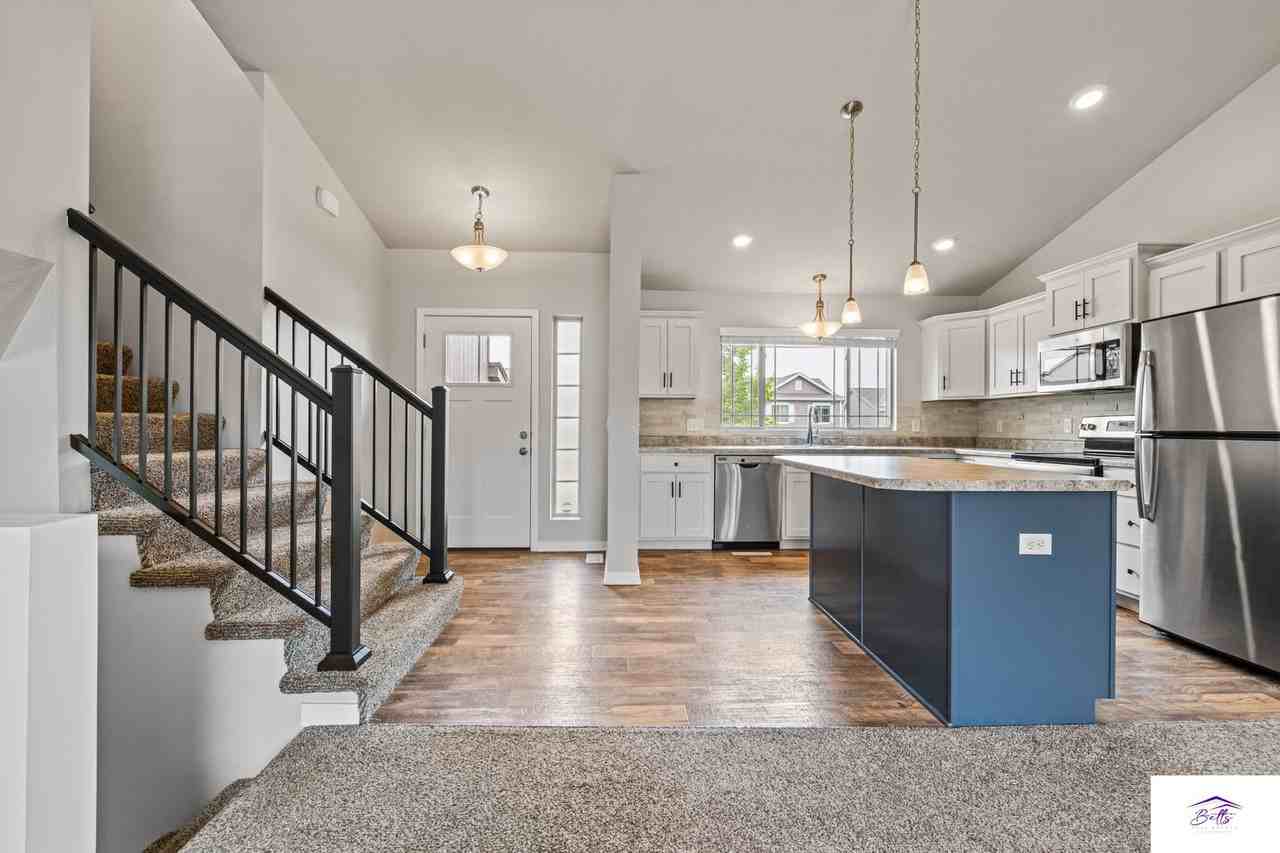 7825 N 147th Ave - Photo 2 of 22