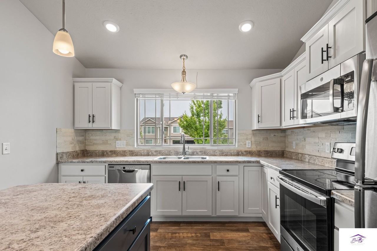 7825 N 147th Ave - Photo 4 of 22