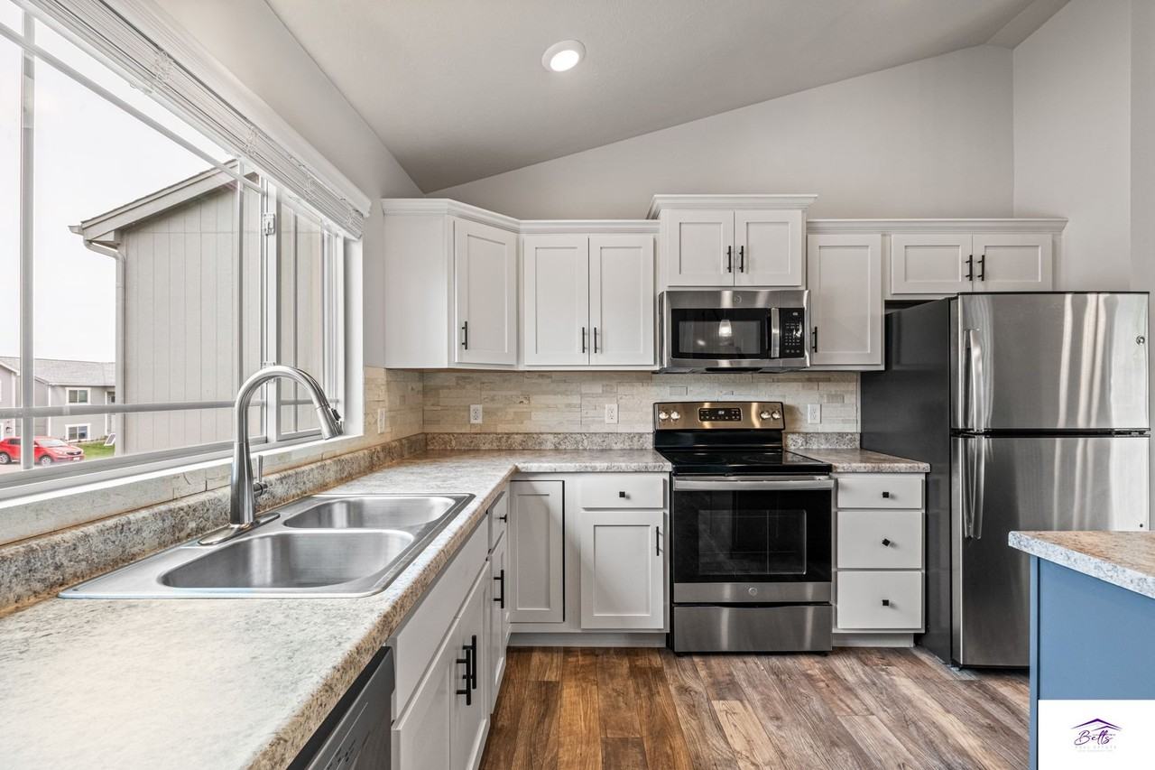 7825 N 147th Ave - Photo 5 of 22