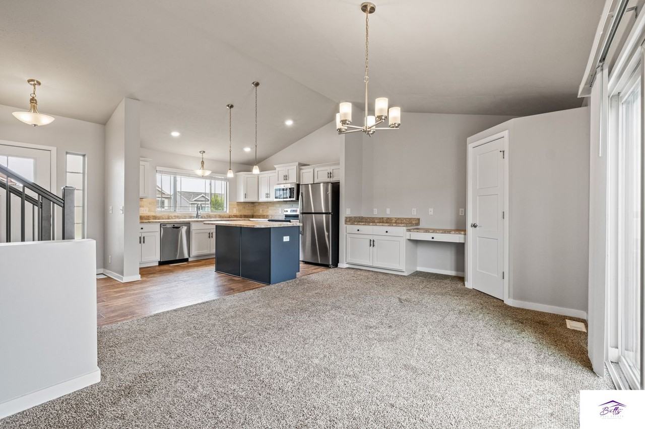 7825 N 147th Ave - Photo 7 of 22