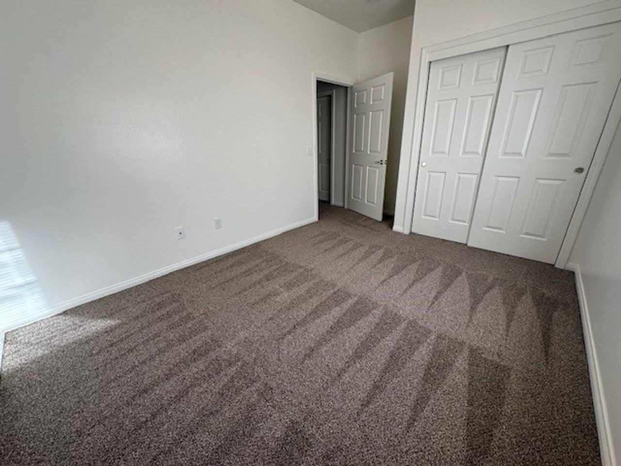 706 Orchid Drive Bakersfield, CA 93308 - Photo 2 of 12