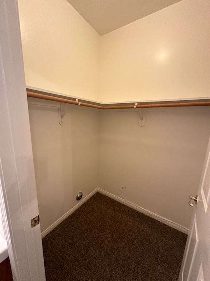 706 Orchid Drive Bakersfield, CA 93308 - Photo 4 of 12