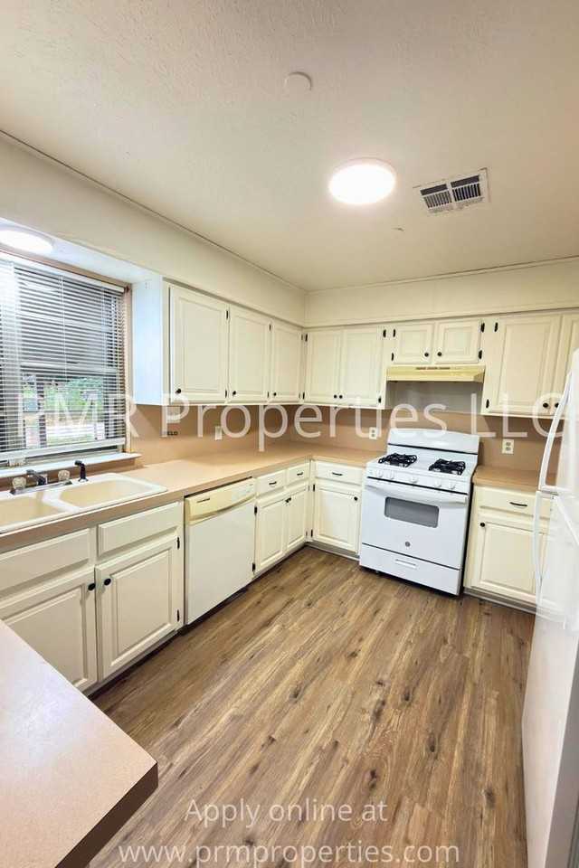 4311 Nw Pollard Ave - Photo 2 of 10