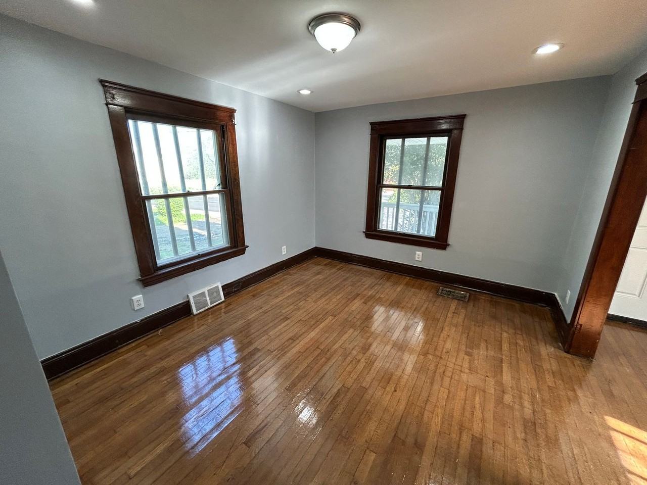 11220 Primrose Ave - Photo 2 of 41