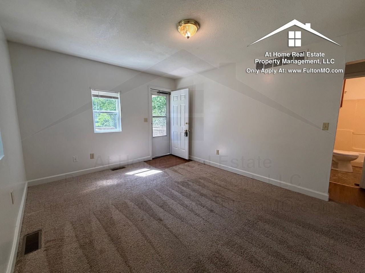 1514 Monroe St - Photo 3 of 20