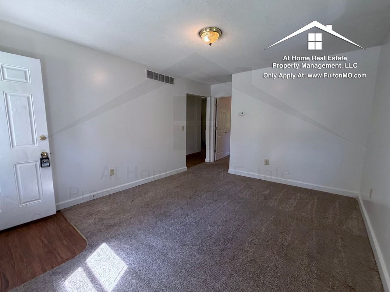 1514 Monroe St - Photo 4 of 20