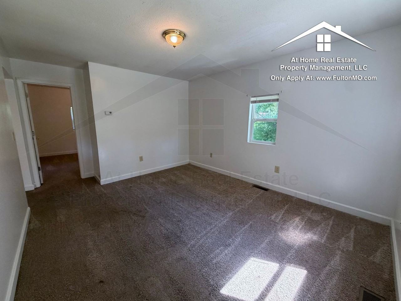 1514 Monroe St - Photo 5 of 20