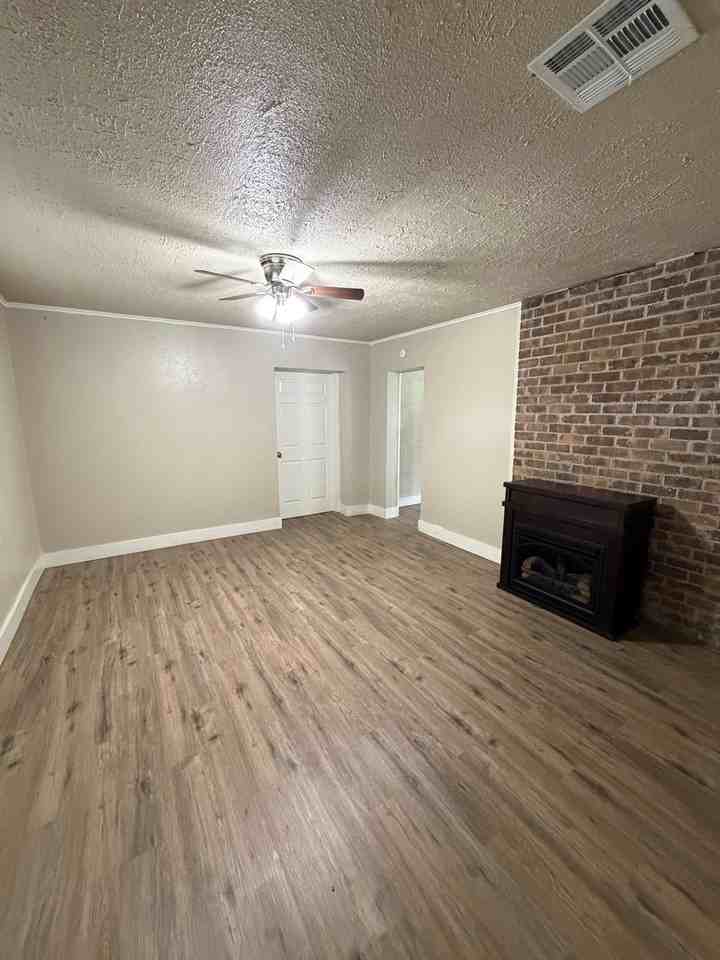 415 N Orphan St - Photo 2 of 7
