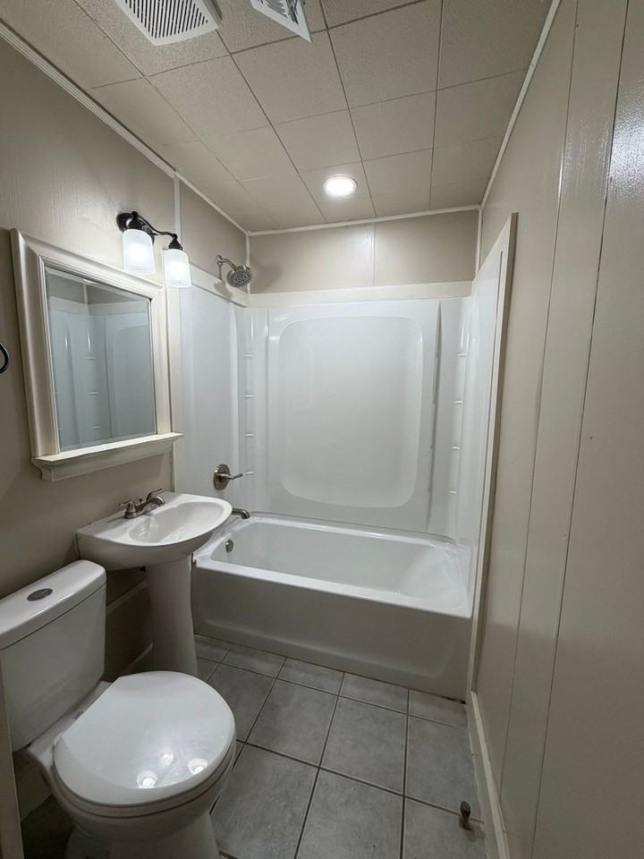 415 N Orphan St - Photo 6 of 7