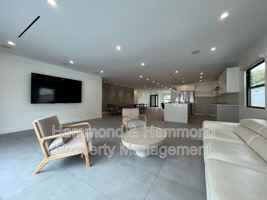 featured image of 5735 Saloma Ave