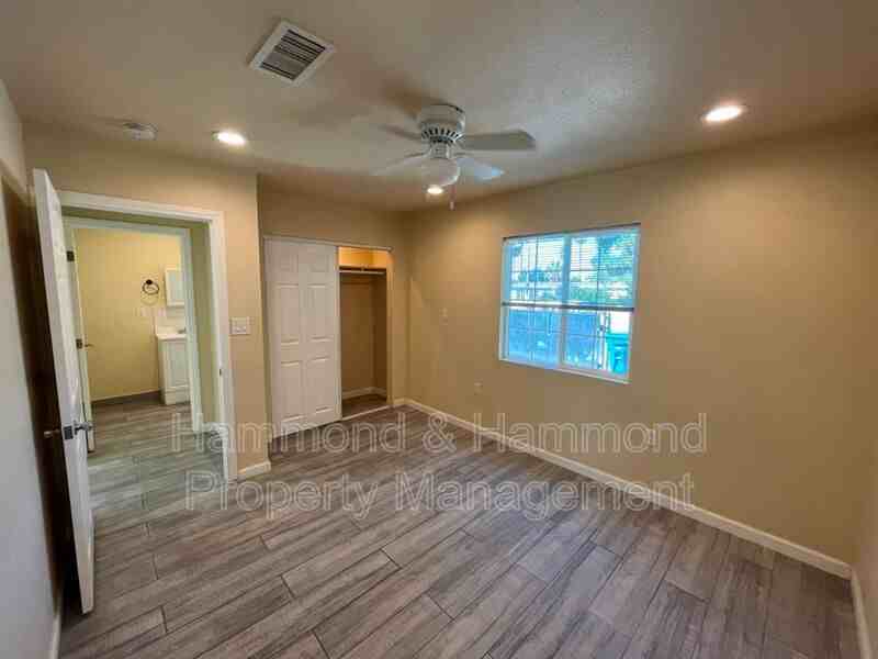12110 Bromont Ave - Photo 4 of 9