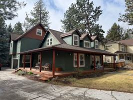 featured image of 1579 Nw Albany Ave